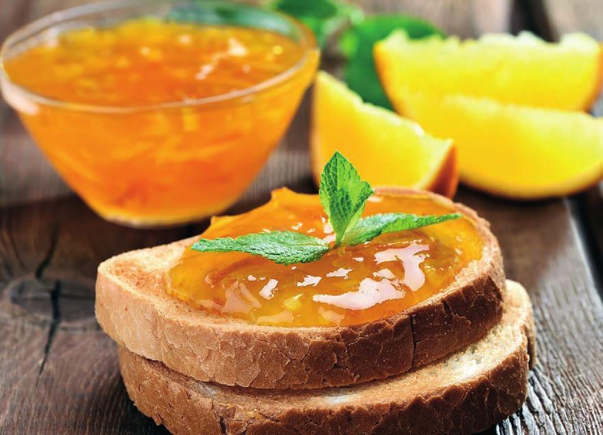 Pikantní pomerančová marmeláda se zázvorem Želírovací cukr 2:1 LABETA cca 1250 g pomerančů (tj. cca 625 ml pom. šťávy) 30 g čerstvého očištěného zázvoru citron Z pomerančů vymačkáme šťávu.