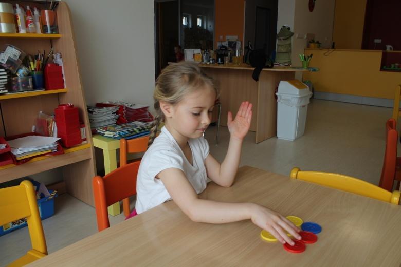 obr. 15 cvičení Vytleskávání Rýmy Dítě vymýšlí rýmy ke zvolenému slovu a přitom procvičuje rozlišování stejně znějících slabik.