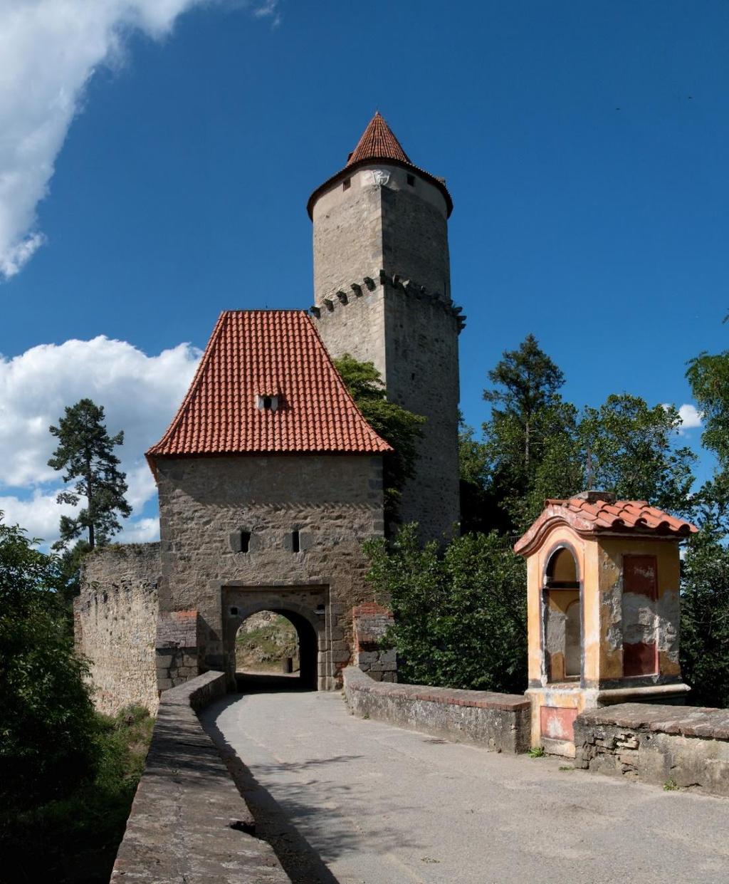 3.5 Hrad Zvíkov Hrad Zvíkov byl založen na skalnatém ostrohu nad soutokem Otavy a Vltavy Přemyslem Otakarem I. v 1. polovině 13. století. Roku 1234 byl hrad zčásti postaven.