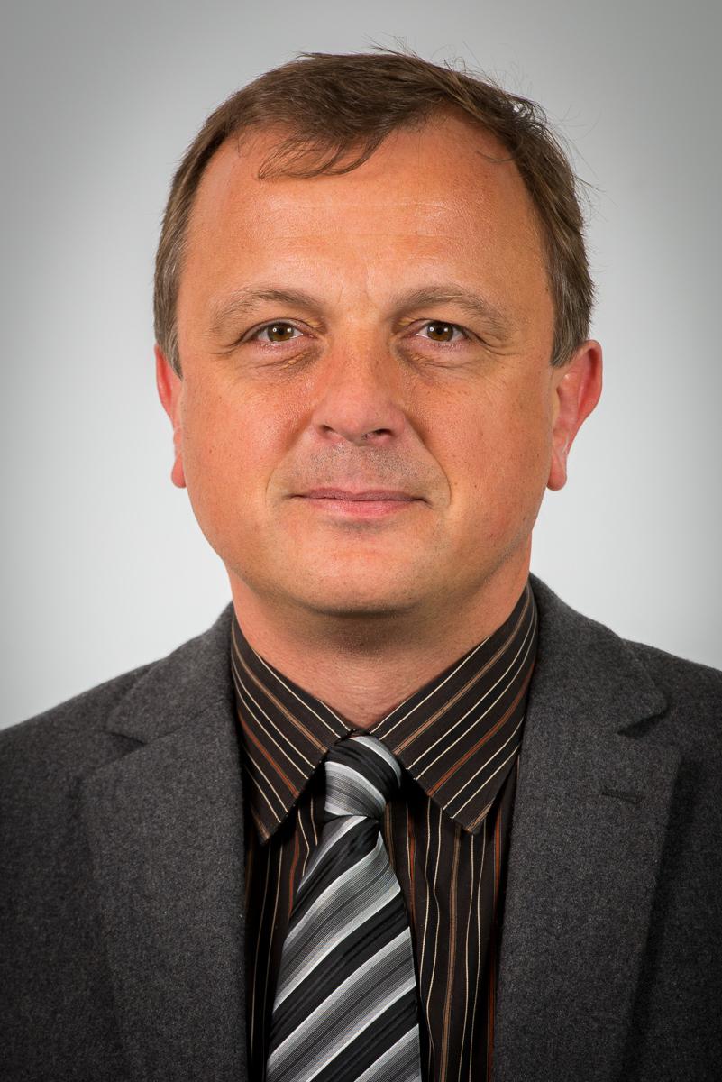 Představení autora Radek Kučera se narodil 13. 3. 1968 v Opavě. V roce 1986 maturoval na gymnáziu v Hlučíně.