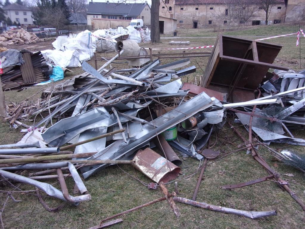 SPRÁVNÝ POSTUP DEMOLICE OBJEKTŮ Čtvrtá fáze: Strojní demolice průběžné