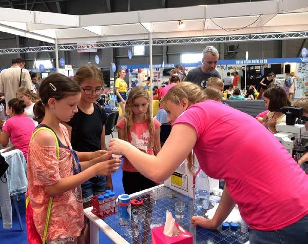 Součástí expozice o mozku byly rovněž přístroje na měření sluchu a ukázky toho, jak sluch stárne a čím je tento proces způsoben.