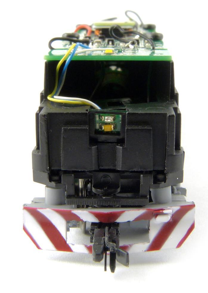 10 a 11: Odkrytý rám modelu,