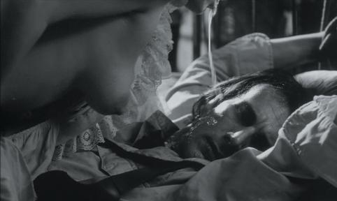 HOWAR D 25/2017 Divné motýlky v břiše, spolu s lehkým úsměvem na rtech mi vyvolává scéna z fi lmu The Rocky Horror Picture Show (1975), ve které Dr.