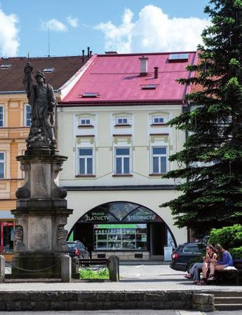 RODINNÉ A BYTOVÉ DOMY Zastřešíme rodinné domky i rozsáhlé bytové domy, uděláme fasádu anebo dům rovnou postavíme.