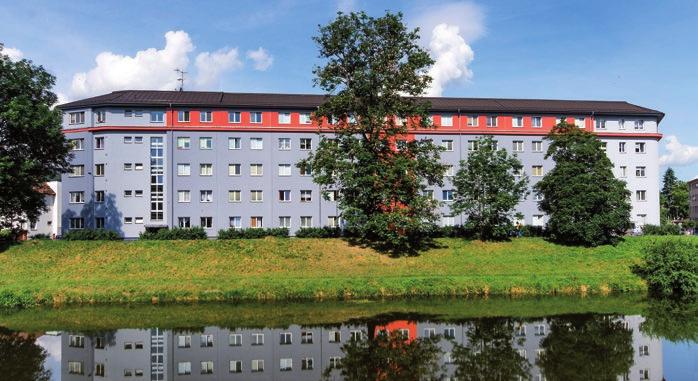 Zateplujeme a revitalizujeme střechy bytových panelových domů, jsme profesionály v segmentu plochých fóliových a asfaltových