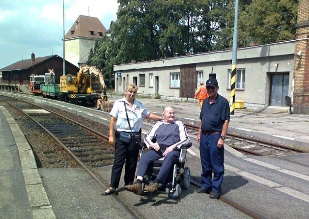 Premiéra s vozíkem Kopcovitý terén v našem městě nám dříve vůbec nedovolil navštěvovat některá krásná místa.
