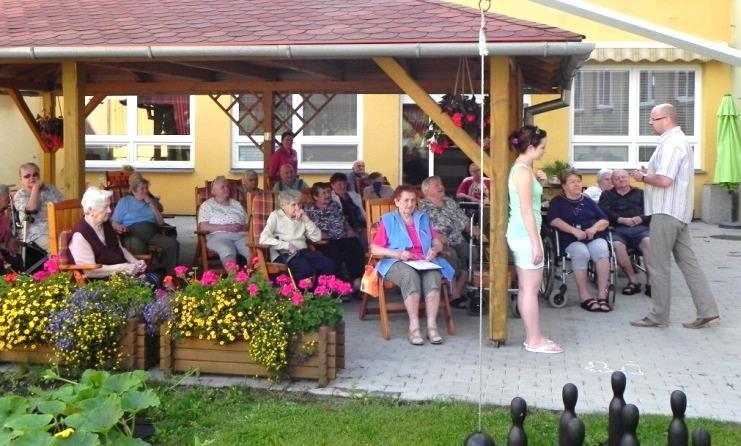 Tentokrát jsme zvolili disciplíny v hodu. Soupeřilo se v Ruských kuželkách a zábavné krabici.