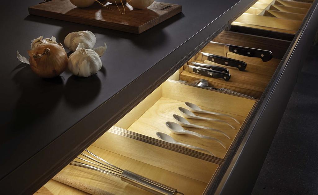 KUCHYNĚ, INTERIÉRY / KITCHENS, INTERIORS Originální, na míru navržené a na