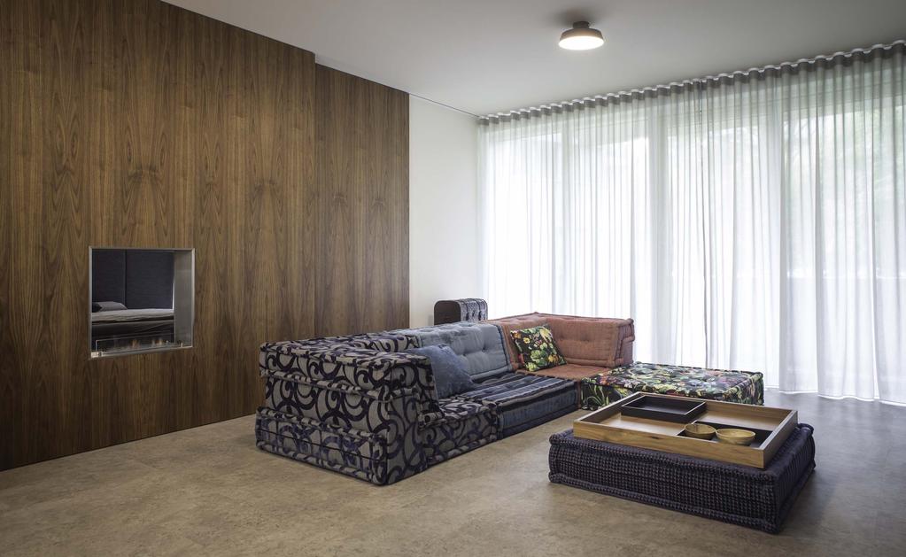 We pulled all the stops to pull down all partitions in this bachelor pad situated in the North Moravian capital.