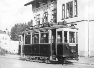 ZAJÍMAVOSTI Z JABLONECKA TRAMVAJÍ Z BRANDLU DO PASEK Minule jsme cestovali nákladní tramvají na překladiště v Brandlu.