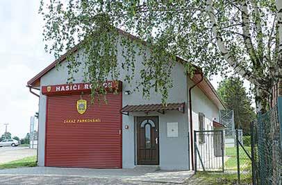 století), o dva roky později zakoupena čtyřkolová stříkačka.* Nynější zbrojnice byla na jiném místě postavena v roce 1974 v tzv.