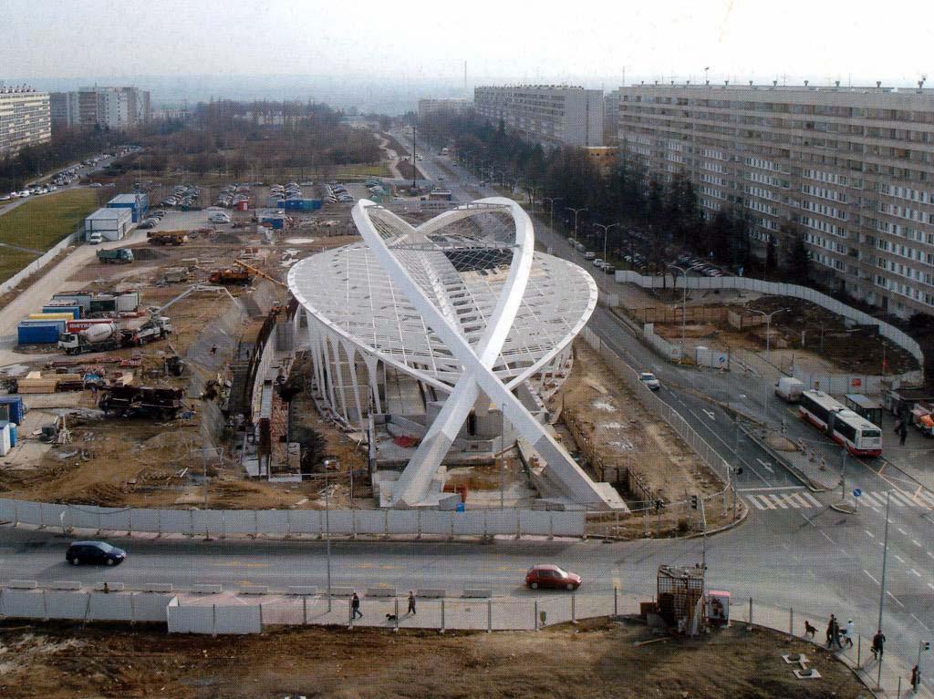 Ukázk konstrukce s dvojicí vetknutých oouků tnice