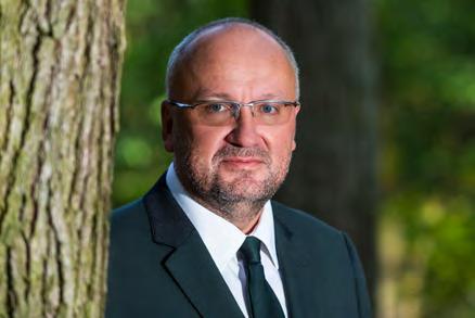 VÝROČNÍ ZPRÁVA 2018 Úspěchem byl rekordní podnikový sběr 470 tun plodů a šišek semen lesních dřevin 405 z listnáčů a 65 z jehličnatých stromů.