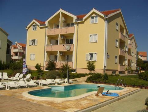 RIVIÉRA ŠIBENIK VODICE - SRIMA apartmány DALMACIJA*** APARTMÁNY S BAZÉNEM, přímo u pláže, klimatizace zkrácené