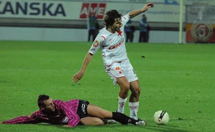 poslední zápasy Jihočeši v edenu bojovali, přesto ale odjeli s prázdnou 8. března, 8. kolo Gambrinus ligy, počet diváků: SK SLAVIA PRAHA - SK DYNAMO ČB : (:) BRANKY:. a. Vlček,. Janda -. Černák,.