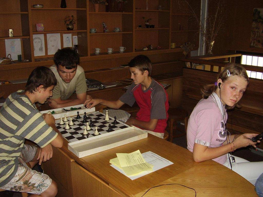 TURNA V DÁMĚ Rozhodli jsme se, že tento měsíc uspořádáme turnaje v akcích, které se běžně v hernách hrají.