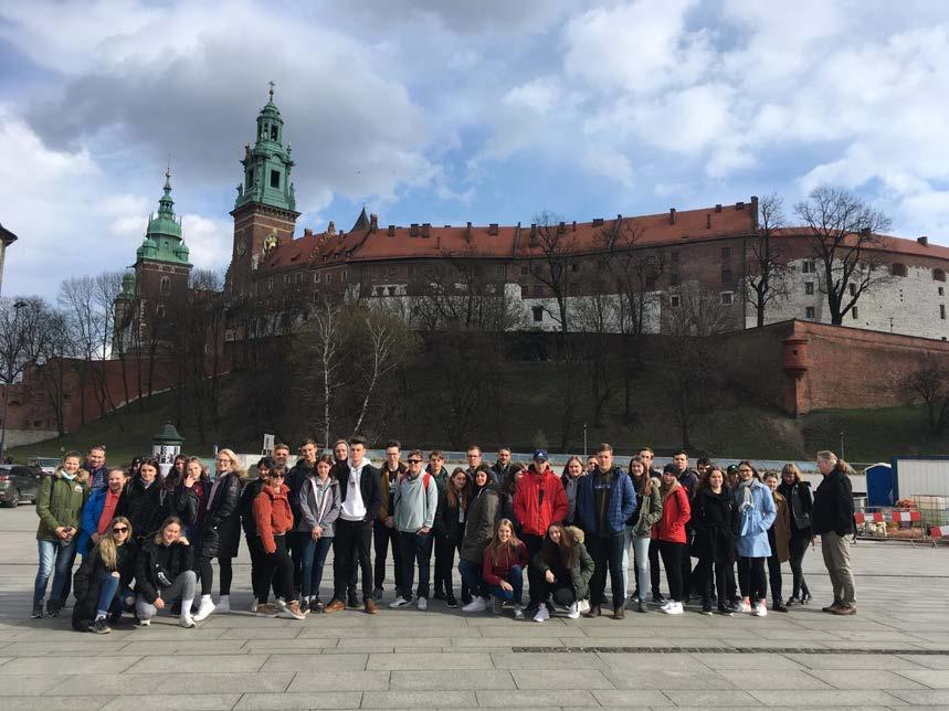 vzdělávací exkurze nejen do osvětimi Kvinta EKO Gymnázia a druhý ročník Multimediální tvorby spojily exkurzi do největšího koncentračního tábora 2.