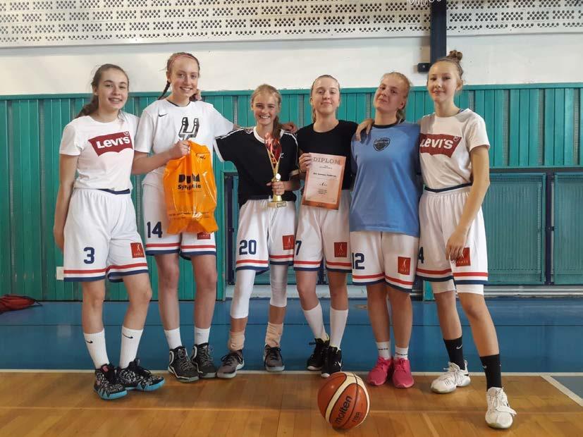 místo v okresním kole basketbalu dívek kategorie IV.