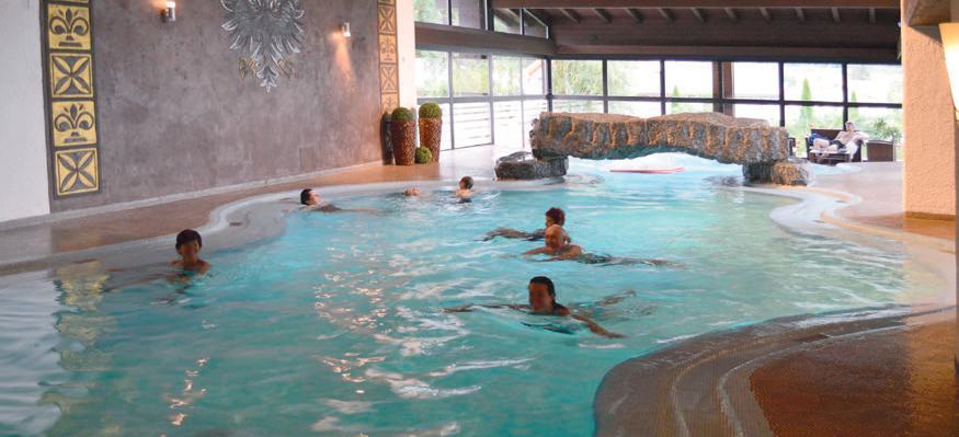 Rakousko SERFAUS -FISS-LADIS DENNÍ PŘEJEZDY mládežnický hotel s polopenzí k dispozici bazén 18 m a wellnes CENA Kč/os. OBDOBÍ 06.12. 20.12. 2019 11.01. 24.01. 2020 15.03. 04.04. 2020 21.12. 10.01. 2020 25.