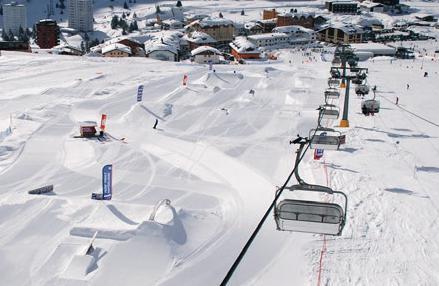 Osmimístné kabinky mezi Ponte di Legnem a sedlem Tonale celý areál vzájemně propojily.