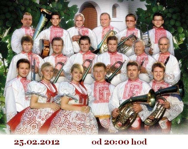 Vydání 4 / 2011 Tuto stránku pro Vás připravil Vystoupení PAVLA DOBEŠE Dne 22.10.2011 se uskutečnil v kulturním domě koncert Pavla Dobeše a Tomáše Kotrby.