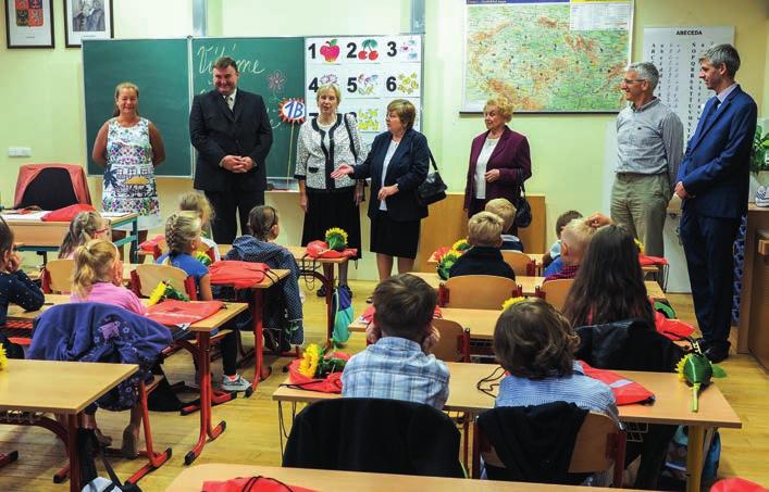 Jinak bylo ale přivítání nového školního roku před budovou ďáblické školy, která vkročila do školního roku 2019/20 s novým logem ve tvaru