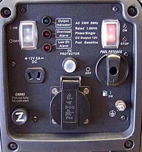 Komponenty generátoru elektrického proudu 2 4 3 5 1 10 9 6 8 7 11 Obrázek- 4: Ovládací panel 1 Výstraha olej LED červená 7 Zásuvka s ochranným kontaktem 230 V/~ 2 230 V LED zelená(zásuvka 230 V má