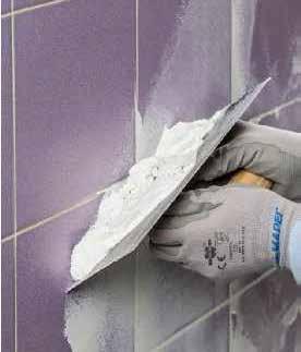 S ohledem na následné lepení obložení Quick-Step Livyn lze k dosažení vodotěsné a parotěsné bariéry použít různé systémy: Tekutá membrána = nanesení tekuté elastické membrány na celý povrch