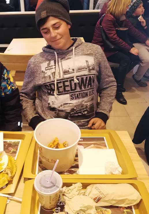 Skvělého gólmana Adyho Kubáta, obranu v čele s Davidem Smítkou,Pepčou Duškem, Kubou Dobiášem a ostatní viz níže a foto.