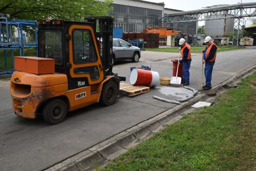 Námětové cvičení mimořádné události (únik nebezpečné chemické látky) Pro zlepšení pracovního a životního prostředí jsme v roce 2018 instalovali nová odsávací zařízení s filtry u výrobních zařízení