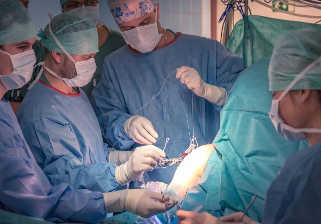 Nová operační technika pomáhá ortopedům navrátit hybnost ramene Ortopedická klinika Fakultní nemocnice Olomouc patří ke dvěma artroskopickým pracovištím v republice,
