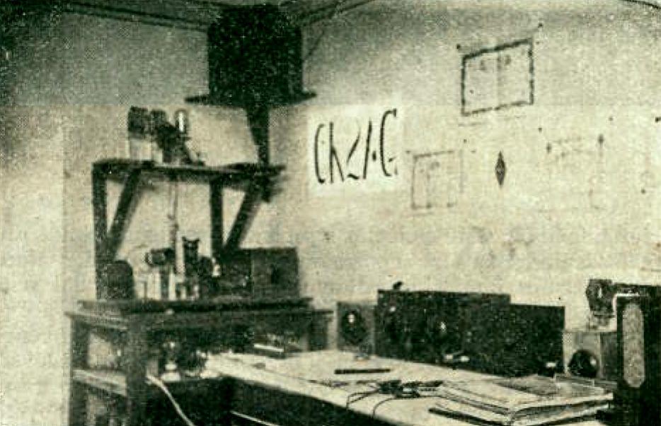 V roce 1932 emigroval do USA, v roce 1938 získal občanství USA a pracoval v redakci rozhlasového vysílání pro