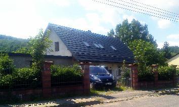 Netrvalo dlouho a dům koncem června získal nový vzhled.