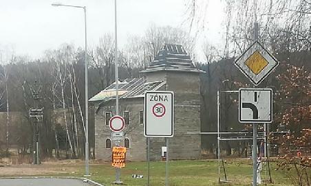 Také výkopy kolem vodovodního vedení pod promenádou zůstaly neošetřeny.
