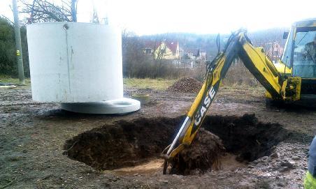 Elektrikáři dokončili základní elektrické rozvody.