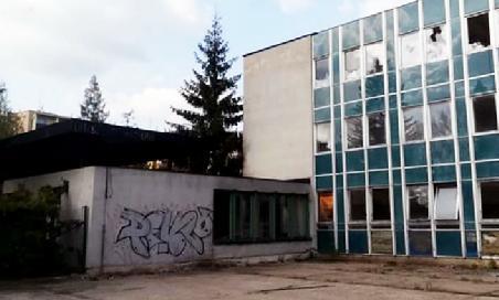 Při zimní vichřicci se ulomila silná větev na lípě