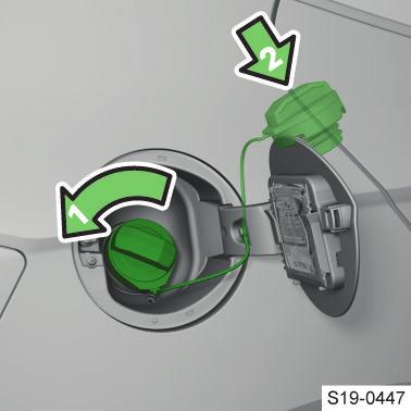 114 Motor, výfukový systém a palivo Benzin Nebezpečí poškození motoru a výfukového systému! Nikdy palivovou nádrž zcela nevyčerpejte.