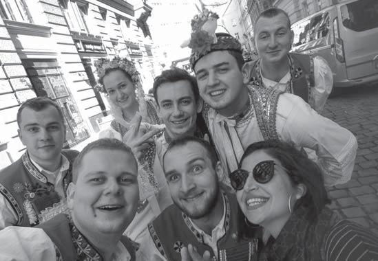 abychom se ukázali místním i turistům. Musíme přiznat, že jsme měli úspěch a fotky s námi mají turisté doslova z celého světa.