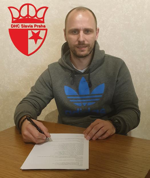 celé MOL lize. Když jsem dostal od Slavie druhou nabídku, řekl jsem si, že už bych ji neměl odmítnout, protože takové nabídky se přece nedostávají každý den.