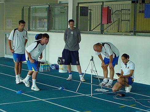 30 m sprint bez míče Respondenti absolvovali po rozcvičení jako první disciplínu. Tento test opět proběhl na UMTRA za pomoci fotobuněk, které měřili přesně čas.