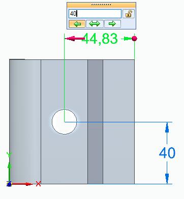Postup návrhu součásti: nástrojem Chytrá kóta zakótujte vzdálenost středu otvoru od boční nezaoblené hrany podstavy, (ve směru osy X), klik LTM na