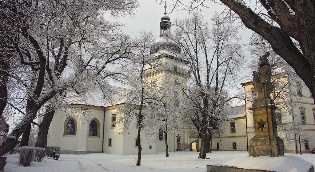 Nejstarší církevní stavbou v Benátkách je bezpochyby kostel Narození P. Marie nacházející se v areálu zámku, s nímž je spojen na západní straně krytou jednopatrovou chodbou na arkádách.