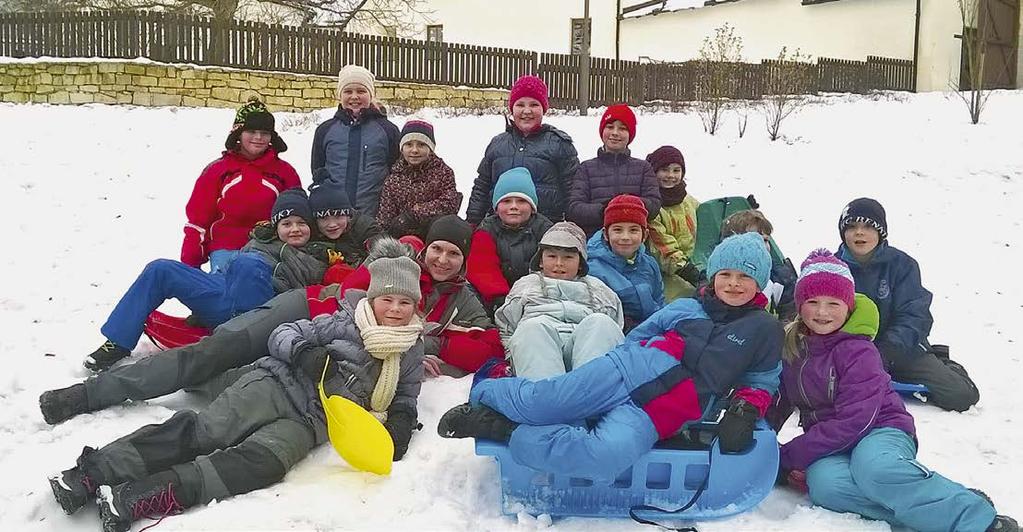 Klára Krejčíková, Julie Nevřelová, 3. A Za pár dní jsme šli bobovat, bylo hodně sněhu. Jezdili jsme závody a měli jsme bezvadný skokánek. Paní učitelka jezdila s námi.