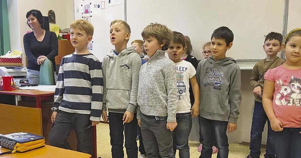ZÁKLADNÍ ŠKOLY - ZŠ PRAŽSKÁ / ZPRAVODAJSTVÍ Zima Letošní zima děti opravdu baví. Na školním hřišti mají možnost stavět sněhuláky, hrát koulovanou nebo jiné zimní sněhové hry.