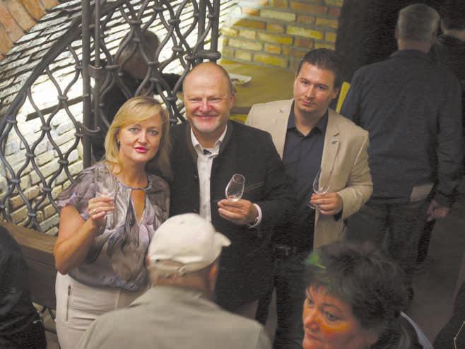 památek, také proto od roku 2008 pořádáme Putování Vinohradskou ulicí, a také proto jsme