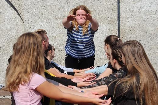 CO SE DĚJE V HALAHOJI ADAPTAČNÍ KURZY Během prvních 14 dní v září proběhly adaptační kurzy pro nové studenty