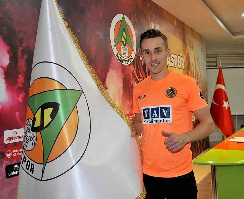 VZPOMÍNKA GÓLU VZPOMÍNKA GÓLU 40 41 Josef Šural tragicky zemřel PRVNÍ ZAHRANIČNÍ ANGAŽMÁ SKONČILO PRO JOSEFA ŠURALA PO TRAGICKÉ DOPRAVNÍ NEHODĚ.