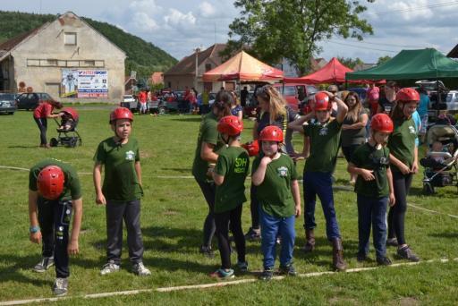 Kč. 9. Přehled poskytnutých příspěvků a dotací v roce 2018 Zastupitelstvo obce Nezdice schválilo na svém veřejném zasedání konaném dne 26. 3.