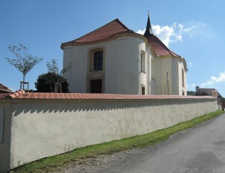 Předchozí přivaděč byl veden v nevyhovující mostní konstrukci, přičemž most je ve velmi špatném technickém stavu a navíc není ve vlastnictví obce. 65 tis.